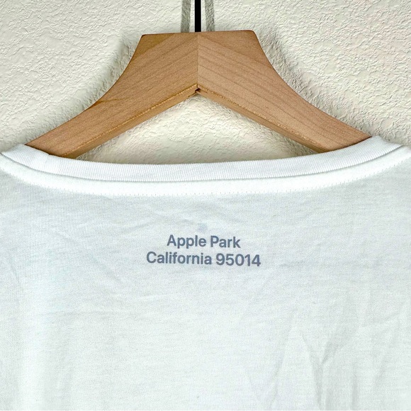 Official Apple Merchandise Apple Park T-Shirt Large NWT - Picture 7 of 8